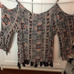 AE shoulder cutout shirt